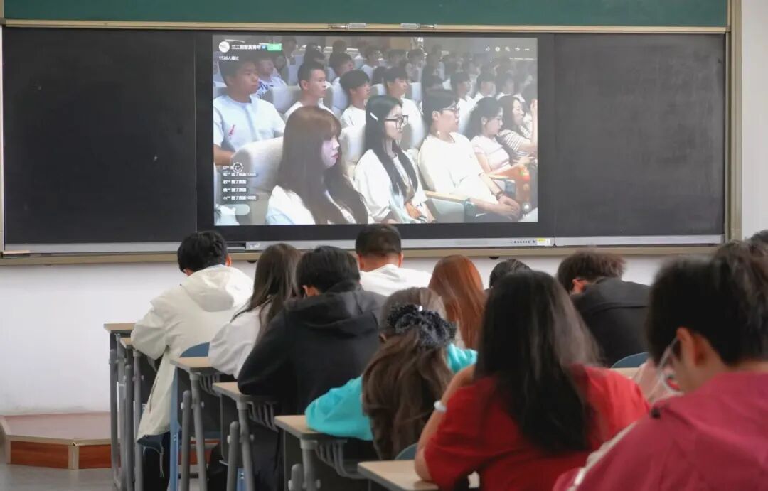 就业 引航 校团委 团委 组织 观看 出彩 人生 基层 2026 20 甘肃省 甘肃 大学生 大学 学生 生就 示范 宣讲会 宣讲
