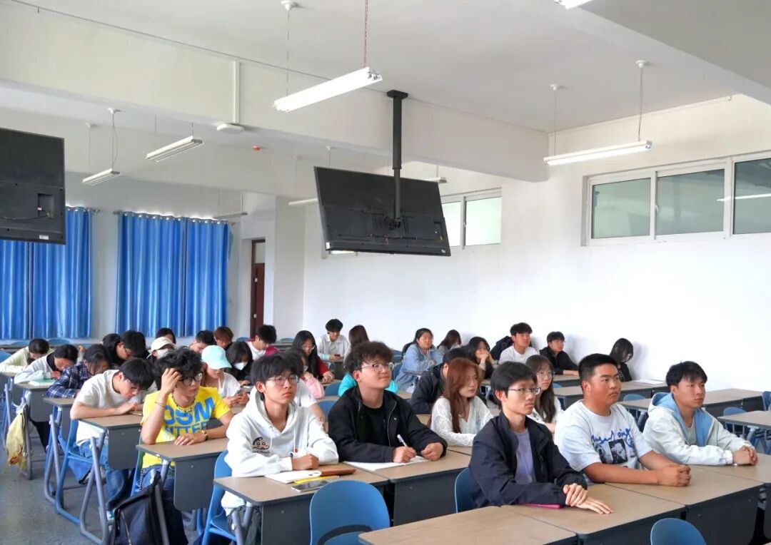 就业 引航 校团委 团委 组织 观看 出彩 人生 基层 2026 20 甘肃省 甘肃 大学生 大学 学生 生就 示范 宣讲会 宣讲