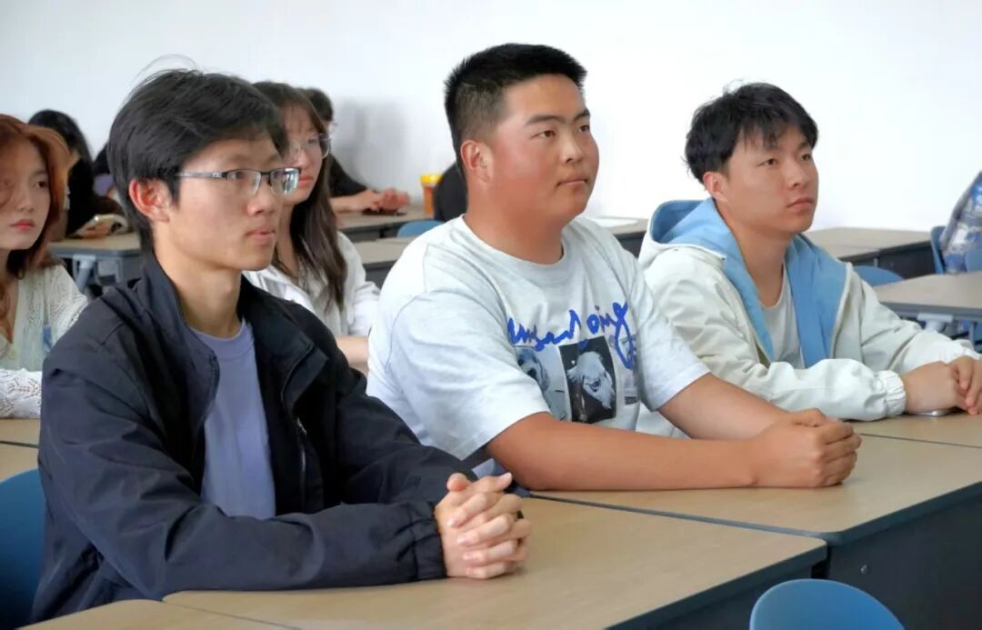 就业 引航 校团委 团委 组织 观看 出彩 人生 基层 2026 20 甘肃省 甘肃 大学生 大学 学生 生就 示范 宣讲会 宣讲
